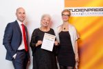 Mirco Fretter, Micaela Abel, Dr. Kirsten Huter, Ehrenpreis Lebenslanges Lernen für ILS-Absolventin
